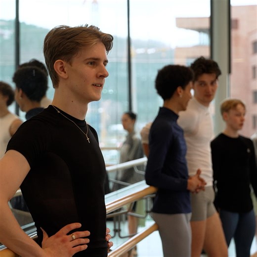 Joakim (19) lever drømmen som ballettdanser
