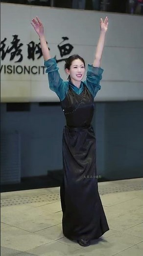 New beautiful Tibetan woman ,the most popular Tibetan dance