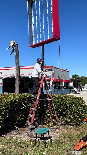 #sign #signinstallation #illuminatedsigns #LEDsigns