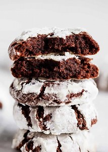 Easy Chocolate Crinkle Cookies - I Heart Naptime