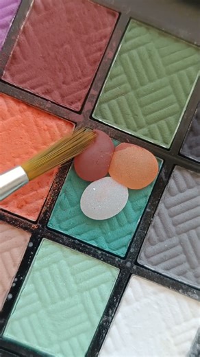 I made water droplets from makeup tools #water #makeuptutorial#makeup #painting#popping#droplets