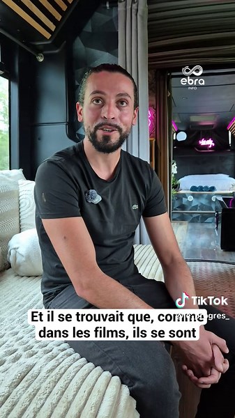 S'endormir dans un bus sans manquer son arrêt, c'est possible à Saint-Usage, en Côte-d'Or ! 🚌😴 Mikaïl Kostu a transformé un ancien bus lyonnais de 2005, long de 18,50 mètres, en logement insolite. « Ça reste un bus, l’odeur est conservée, comme dans une voiture. Quand on monte dans un bus, je veux que ça sente le bus et que ça ressemble à un bus. » 🎥 Le Bien public / Clément Batllé & Manon Tautou