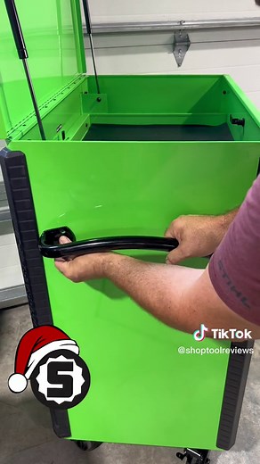 Would you rock this service cart? This is our first hands-on of the US General service cart. We’ve seen them in the @harborfreight stores, but we haven’t had one in our shop for testing. The construction and powder coating finish is pretty impressive. At around $600, this is a great addition to our Christmas Gift Guide this year. . . . . . . #shoplife #shoptool #tools #giftguide #Christmas #ChristmasGiftGuide #giftideas #mechanic #mechaniclife #construction #constructionlife #trucks #trucklife #