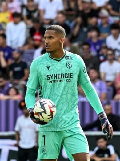 ⚽️ Mondial 2026 : Le gardien Alban Lafont choisit la Côte d'Ivoire Le gardien de but Alban Lafont a finalement opté pour la sélection ivoirienne. L'ancien international espoir français a été convoqué par le sélectionneur ivoirien Emerse Faé pour les prochains matchs des éliminatoires de la Coupe du Monde 2026. | Burkina 24