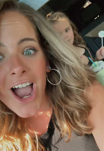 HYPEEEDDD and not so patiently waiting for @New Heights tonight! LETSSS gooooo #swiftie #taylornation #thelifeofashowgirl @Taylor Swift we’ve MISSSSEDDDD you!