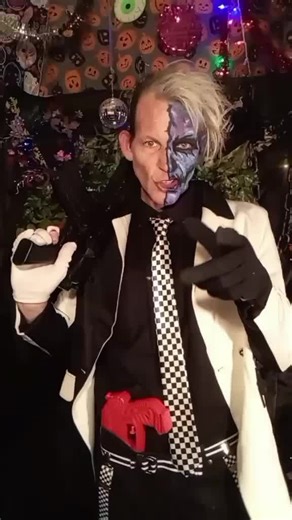 #twoface #twofacecosplay #batman #dccomics #cosplay MY TWO FACE COSPLAY FROM THE DC COMICS SERIES BATMAN