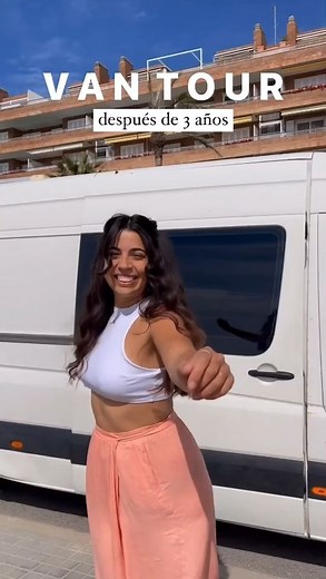 19K views · 1.3K reactions | QUICK VAN TOUR This is @hokeoinlove ‘s cosy abode, perfect for them, what do you like or what would you change here? Interested in buying/ selling or converting your own camper? Click the link in our description #vantour #camperinterior #vanconversions #homedecor | Camper Hacker | Facebook