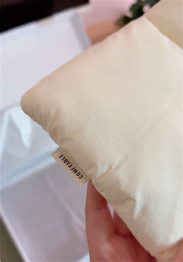 Cozy Laptop Protection: Puffy Sleeve Style