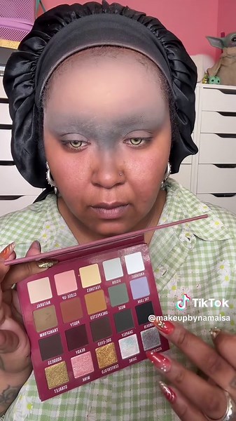 Since I’ve been using a lot of color I wanted to try using neutral/earthy tones for a look like this😁 - *some products were gifted* - Brows covered - @Mehron Makeup Creamblend sticks in Pastel Orange, White & Black @makeupforever Ultra HD Foundation Stick #MehronMakeup AQ Colors in Light Brown & Silver @Blend Bunny Cosmetics LLC All Done Up Palette - - #makeup #alien #alienmakeup #futuristicmakeup #facepaint #mehron #makeupforever #blendbunnycosmetics