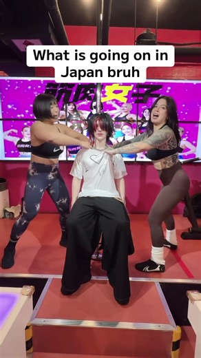 Muscle Girl Bar in Tokyo: Unique Experience and Protein Drinks