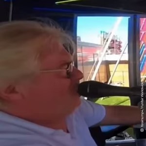 Ce compte Instagram rend hommage aux forains de France, connus pour leurs phrases cultes et leurs voix déformées ! 🎡🎤 | Neo