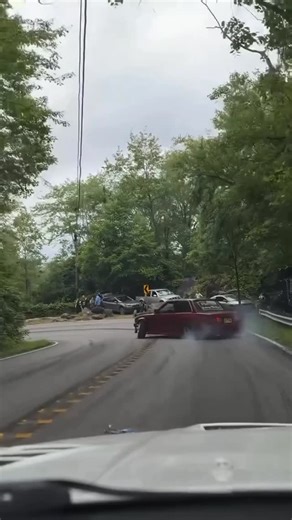 𝐃𝐑𝐈𝐅𝐓 𝐙𝐎𝐍𝐄 ᴸᴬᴮ on Instagram: "𝗦𝗼𝗺𝗲 𝗰𝗵𝗮𝘀𝘀𝗶𝘀 𝘁𝗵𝗼𝘂𝗴𝗵𝘁𝘀: One detail many beginners overlook is how strongly differential preload affects low-speed initiation. Higher preload helps the car lock sooner, providing more predictable traction loss when beginning a slide, but too much can make the car understeer during turn-in. Drifters discovered this through trial and error, adjusting clutch packs and ramp angles long before manufacturers offered drift-ready diffs. These early