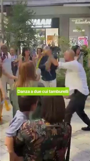 🥁Rituale di corteggiamento a ritmo di Pizzica💃Sguardi e movimenti nella danza folk ✨ #pizzica