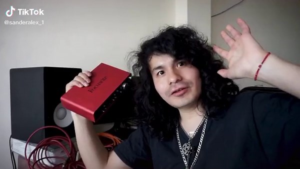 Cómo conectar INTERFAZ a ALTAVOCES (monitores)‼️ #focusrite #focusritescarlett #altavoces #produccionmusical #productormusical #homestudio #yamaha