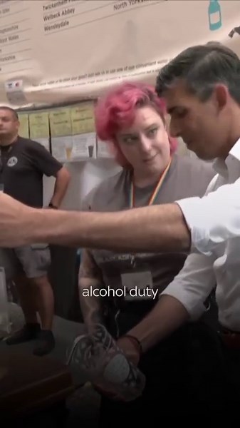 81K views · 284 reactions | The prime minister was at a beer festival when the incident happened. The aim of the visit was to highlight changes to the rules on alcohol duty, which the government has touted as a benefit of Brexit and a bonus for pubs and bars. #rishisunak #brexit #beer #alcohol | Sky News | Facebook