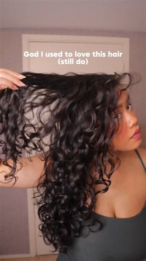 Lala | Wavy Curly Hair Care on Instagram: "Which one?☝🏽 Obviously I love both (especially my curls). Only the difference is in the past I’d be afraid to switch it up because I’d be scared of damaging them. But now I know better and switch up my looks whenever I want! With the right care and routine, your hair won’t get damaged if you straighten it just occasionally. (Btw for this I prefer to use airwrap/dyson Airstrait compared to regular straightener with hot metal plates) Do you like to switc