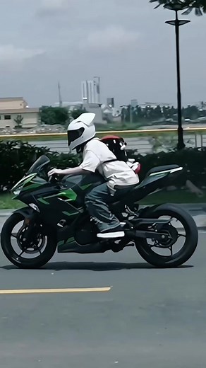 Mèo Trắng Lái Xe Mô Tô Xanh Ngầu Nhất TikTok
