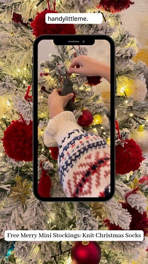 臨 Free Merry Mini Stockings – Knit Christmas Socks! Deck the halls (and your tree!) with these adorable mini stockings. They’re quick, easy, and perfect for using up leftover yarn — great for gifting or decorating!  Get the free pattern — link in the comments! #knittingpattern #christmasknits #ministockings #holidaydecor #handylittleme #freepattern | Handy Little Me | Facebook