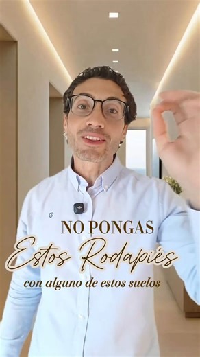 Francisco Guerra Chai | Coach de Interiorismo Consciente on Instagram: "El rodapié no es un detalle menor. Es la línea que conecta el suelo con las paredes… y también cómo se siente tu casa. En este vídeo te explico qué rodapié NO usar y cuál SÍ usar según tu tipo de suelo, para evitar cortes visuales, contrastes innecesarios y esa sensación de ruido que a veces no sabes de dónde viene. Hablamos de: – rodapiés según suelos de madera – rodapiés para suelos beige y arena – rodapiés en suelos oscur