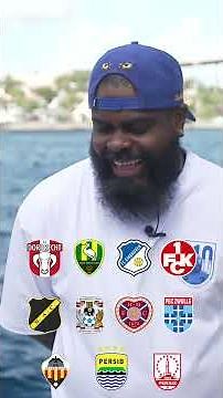 Spelerspaspoortjes met de grootste fan van Curaçao 🇨🇼👏