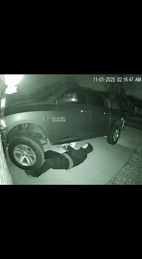 Would-Be Thief Caught on Camera Cutting Catalytic Converter, Flees Instantly When Owner Fires Warning Shot Tulsa, Oklahoma – November 1, 2025 A late-night attempt to steal a catalytic converter ended in panic after a homeowner’s warning shot sent the thief scrambling out from under a pickup truck and sprinting into the darkness. The dramatic moment was captured on a security camera mounted above the driveway, timestamped just after 2:16 a.m. The footage shows the thief lying flat on his back ben
