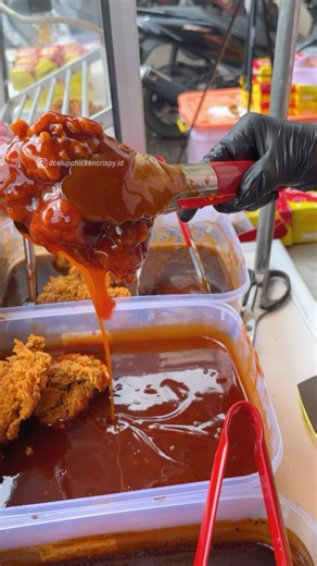 Kemitraan D’Celup Chicken Crispy on Instagram: "Ayam celup, gak pernah ada bosen nya apalagi D’celup Chicken Crispy beda dari yang lain selalu nikmat di setiap gigitan 🤤🔥 📍Ruko Citralake sawangan depok, Tepatnya di belakang farmers 🥰 Harga : 9-16 Ribuan 😍 #bisnis #bisnisrumahan #bisnisanakmuda #bisniskulinerkekinian #bisnismodalkecil #franchise #ideusaha #kemitraan #kemitraanindonesia #kemitraankuliner #kuliner #peluangusaha #dcelupchickencrispy #ayamcrispy"