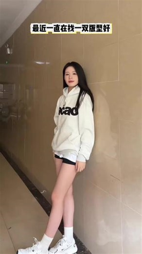 鞋身三段式配色像行走的时尚拼图，视觉上悄悄优化比例，小个子也能穿出利落感#好鞋推荐#老爹鞋 #新年战靴 #卡帕