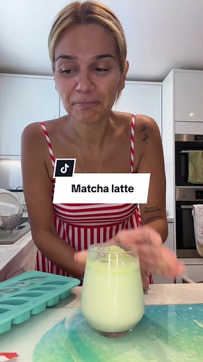 Matcha latte at home: greener with less milk