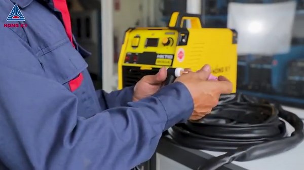 Máy hàn điện tử HKTIG200A - Made in Vietnam: Máy hàn TIG dòng 200A có chức năng hàn rảnh tay 2T/4T