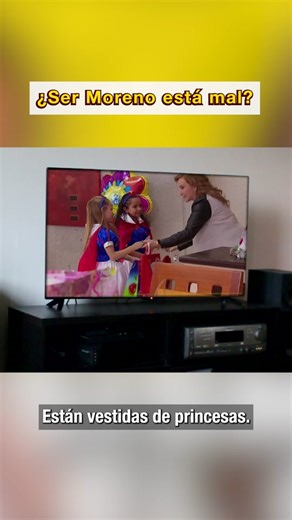 ¿Has pensado que tu color de piel es un problema? ¿Hay una intención detrás de esto? En mi canal de YouTube te cuento a fondo cómo estas ideas se refuerzan en el cine mexicano y la #TV. 🌟 Ve al enlace en mi bio #CineMexicano #cine #clasismo #racismo #AnálisisDeCine #ReflexiónSocial #reflexión #Estereotipos #ParaTi #FYP #pensamientocrítico #Viral #Cultura #viral_video #ImpactoSocial #MiPielEnElCine #piel #LaRosaDeGuadalupe #barbaraderegil#Moreno