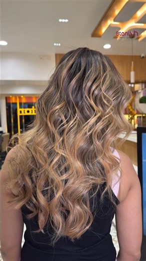 Blonde meets caramel in the most dreamy blend 🤎✨#highlights #haircolor #caramel #shininghair