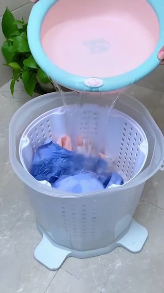 Hand-crank washer & dryer for dorms! #DormLife #OffGrid #EcoFriendly