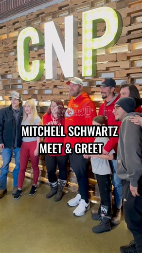Former Chiefs All-Pro Mitchell Schwartz signing autographs and taking photos with Chiefs fans at Chicken N Pickle 🙌 #chiefs #chiefskingdom #nfl #kansascity #kc | Farzin Vousoughian