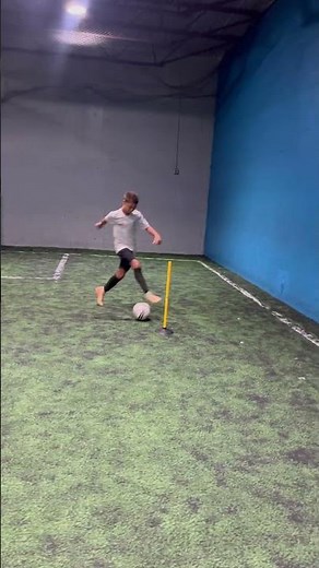 Simple drill to improve your dribbling #football #soccer