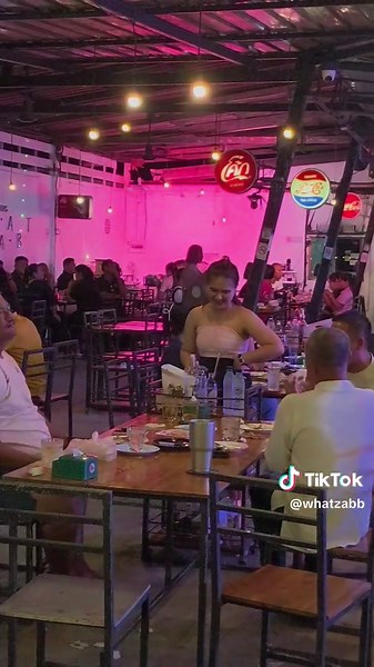 ประจำการ พร้อมให้บริการ What's แซ่บ ร้านอาหาร อีสาน มีสไตล์ แซ่บแบบเซฟๆ ชุมพร วันนี้ #ร้านเปิด What's แซ่บ ร้านอาหาร อีสาน มีสไตล์ แซ่บแบบเซฟๆ ชุมพร ร้านส้มตำ 🌶️🌶️ What's แซ่บ🌶️🌶️ https://g.co/kgs/vhaRFT สอบถามรายละเอียด 📱081-9012232 บอลล์ 📱080-2485882 ซายน์ 📺Line superballzaa📺 https://line.me/ti/p/BbD9k7dTp_ เวลาทำการ 🕔16.30 -24.00 น.🕛 ร้านหยุดทุกวันอาทิตย์ 🚧🛑 พิกัดร้านตั้งอยู่ถนนตัดใหม่🚥🚦 ไกล้แยกบางหมากหลังบ.โค๊ก🚙 แผนที่🗺️ https://maps.app.goo.gl/BqXgTwBFBECvkfxp7🌏 #ร้านอาหารอ