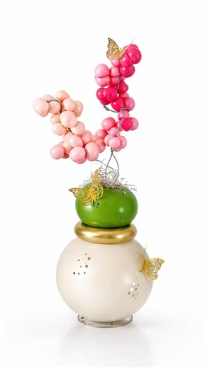 Making cool balloon flower centerpieces