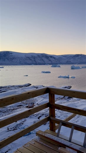 The view from the terrace is magnificent 🤩🏠🌄❄️ #visitgreenland #greenlandtravel #grønlandsrejsebureau #arcticexcursions #guidetogreenland #stjernegaardrejser #nordwindreisen #travelbyheartgreenland #adventure #adventuretravel #travelling #travelphotography #travel #travelgram #explorenorthgreenland #kalaallitnunaat #uummannaq | Uummannaq Seasafaris ApS