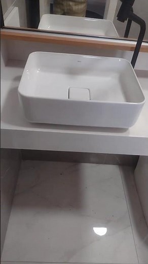 Pia de Banheiro Moderna Instalada – Design e Funcionalidade
