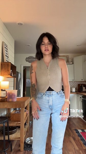 Guess whos back back again