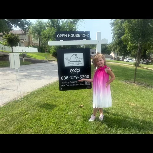 ✨🏡 New Listing – 177 Spring Leigh Ct, Ballwin, MO ✨ They say a house is just walls and beams, but a home is built with love and dreams. This one has both. 💛 From the moment you walk through the door, you’ll feel the warmth, charm, and memories waiting to be made. With plenty of space, a great location in Ballwin, and all the features you’ve been searching for, it’s ready for its next chapter… and maybe that chapter is yours. 📖✨