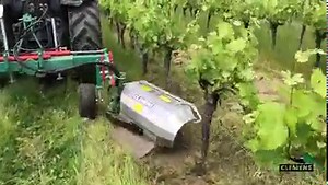 🇺🇸 Our mulching brush MULTICLEAN XL mounted on the SB Compact in action. With the MULTICLEAN XL you remove the cane shoots and at the same time control weeds in the undervine area without interfering with the soil structure. 💪😎 ____________________ 🇩🇪 Unsere Mulchbürste MULTICLEAN XL angebaut am SB Compact im Einsatz. Mit der MULTICLEAN entfernen Sie die Stockaustriebe und bekämpfen gleichzeitig das Unkraut im Zwischenstockbereich, ohne in die Bodenstruktur einzugreifen. 💪😎 _____________