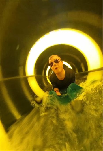 Camelback Lodge’s Aquatopia is home to some of the Poconos best slides, let’s take a look! @Camelback Resort #camelback #poconos #pennsylvania #waterslide #pa