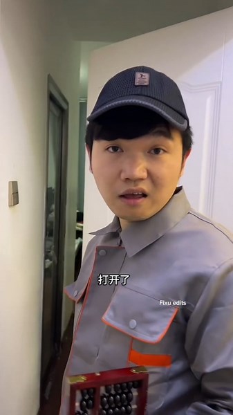 This Professional Locksmith Can Open Any Door In Just 5 Minutes