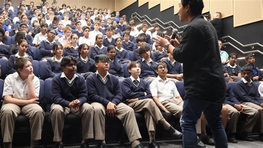 Online bullying and playground taunts can lead to teen mental health issues. Here's how the experts recommend handling a bully