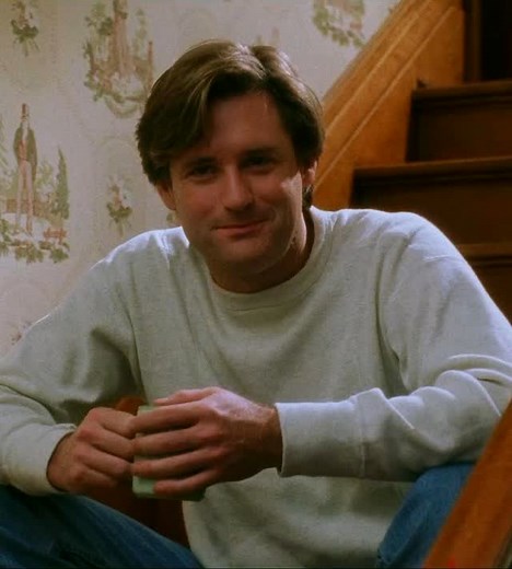 bill pullman on Instagram: "he’s just too perfect - ♬ don’t dream it’s over : Crowded House - film : While you were Sleeping 1995 • • • #billpullman #billpullmanedit #pullman #billpullmanmovies #edit #videoedit #reelsviral #90s #whileyouweresleeping"