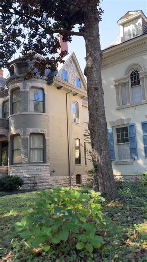 It’s another great weekend for a walking tour in Old Louisville! | Louisville Historic Tours