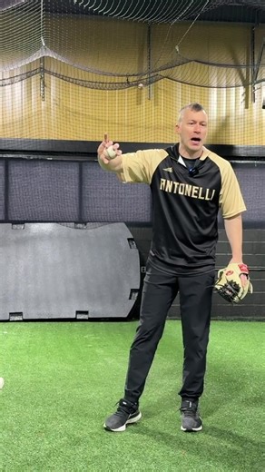 When to use a power feed as a second baseman turning double plays | Baseball Plays