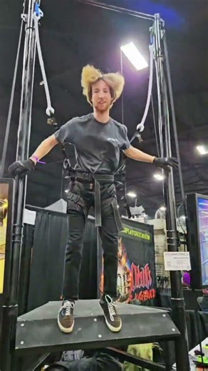 Do you love a jump scare at a haunted house? #jump #halloween #jumpscare #hauntedhouse #transworld