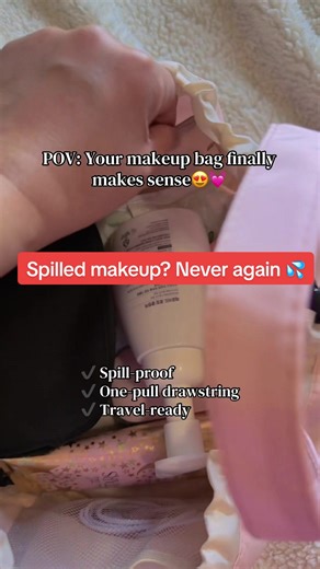 Keep your makeup dry, organized, and ready anytime. This waterproof drawstring makeup bag opens flat for easy access and transforms into a tidy pouch with one pull. Spacious, travel-friendly, and built for daily use. ✨ Grab yours and simplify your beauty routine. 🛒💓 #makeupbag #travelessentials #makeuporganization #tiktokshopcreatorpicks #fyp