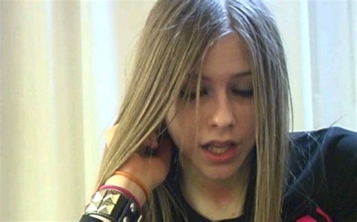 【Avril Lavigne】2002欧洲巡演采访（生肉）
